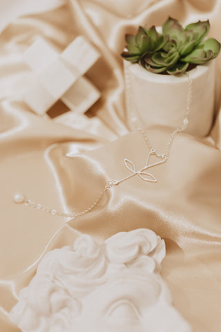 Tulip with Pearl | Sterling Silver necklace with tulip and white pearl